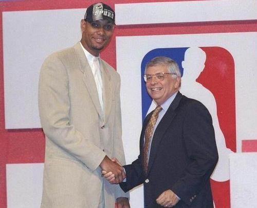 台上被广泛 台上被广泛