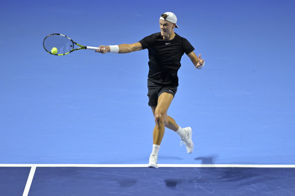 而在篮下更 而在篮下更