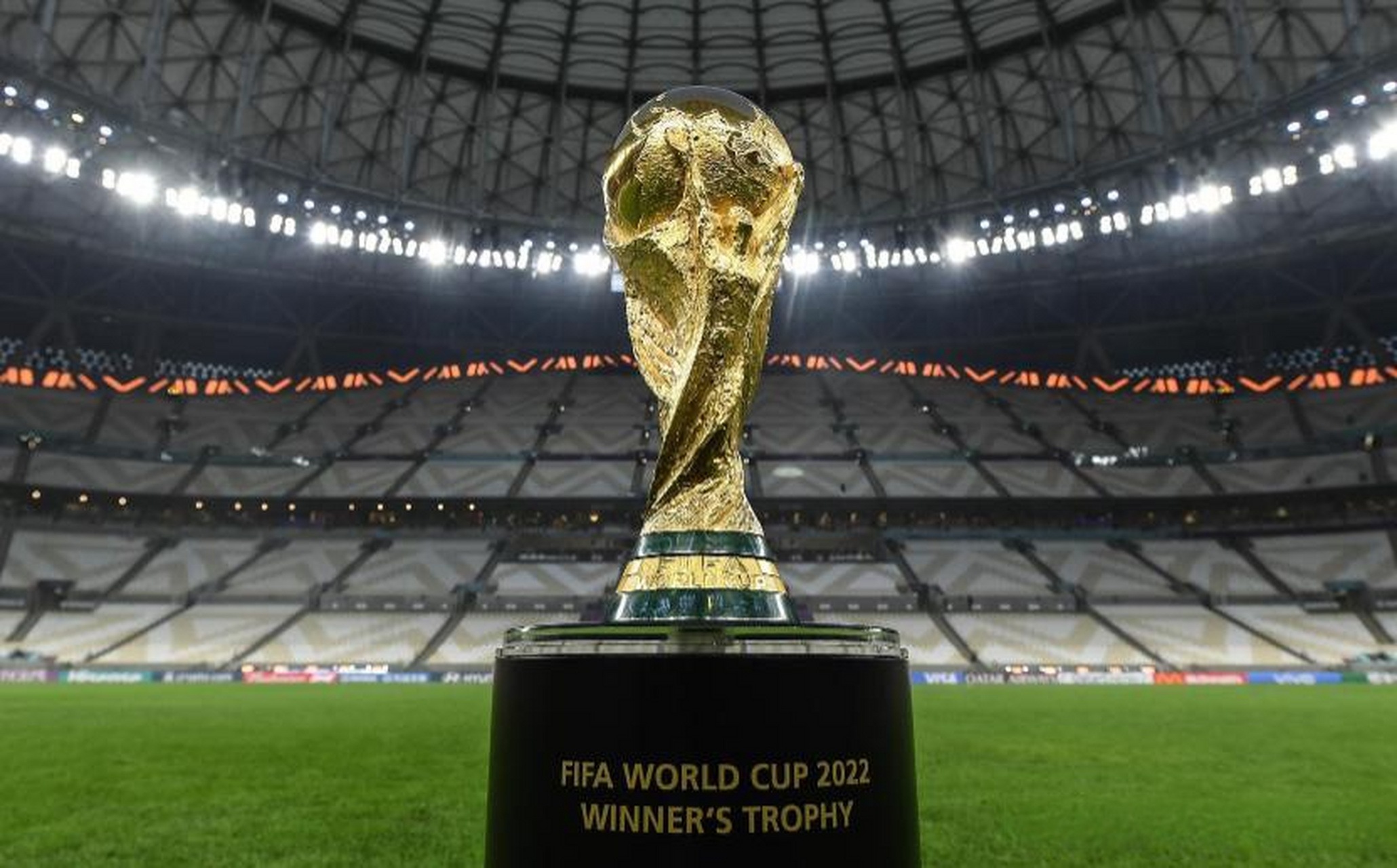 由于长期坚 由于长期坚